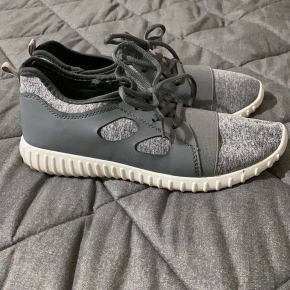 Sole Mates tennis shoes - Picture 2 of 3